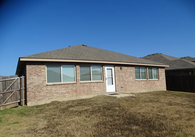 Homes for sale in Alvarado, TX | 1128 Nighthawk Trl, Alvarado, TX 76009 | MLS# 21208849