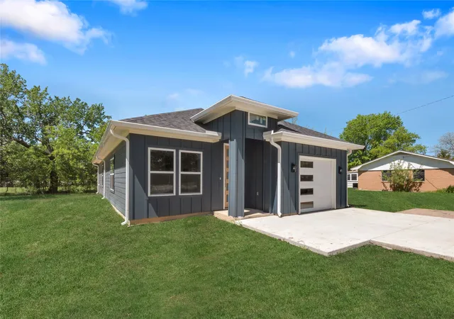 Homes for sale in Valley View, TX | 115 Gibson Ln, Valley View, TX 76272 | MLS# 21209306
