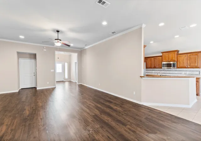 Photo 4 of Single family home for sale at 111 Crestway Dr #24, Cedar Hill, TX 75104 | MLS# 21209276 | Listing updated on 2026-10-03