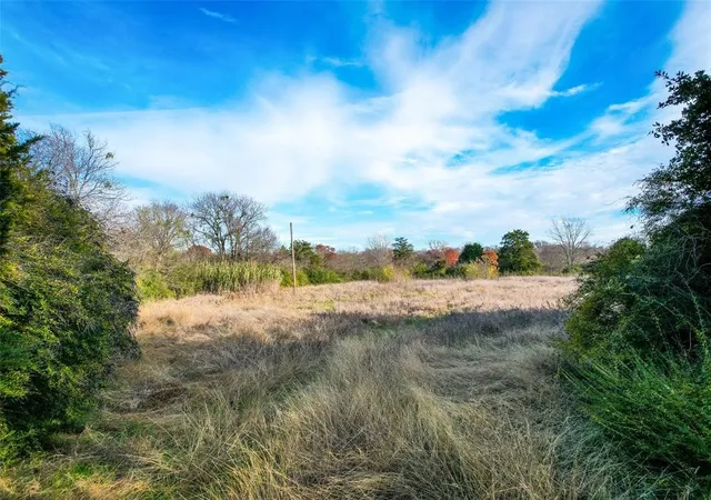 Photo 1 of Sale Pending at 910 N Prairie Creek Rd, Dallas, TX 75217 | MLS# 21209308 | Listing updated on 2026-08-26