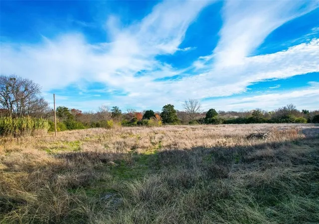 Photo 2 of Sale Pending at 910 N Prairie Creek Rd, Dallas, TX 75217 | MLS# 21209308 | Listing updated on 2026-08-26