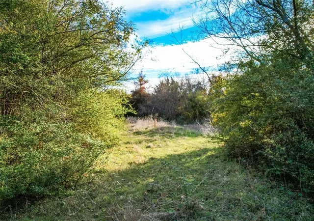 Photo 1 of Sale Pending at 800 N Prairie Creek Rd, Dallas, TX 75217 | MLS# 21209144 | Listing updated on 2026-08-26