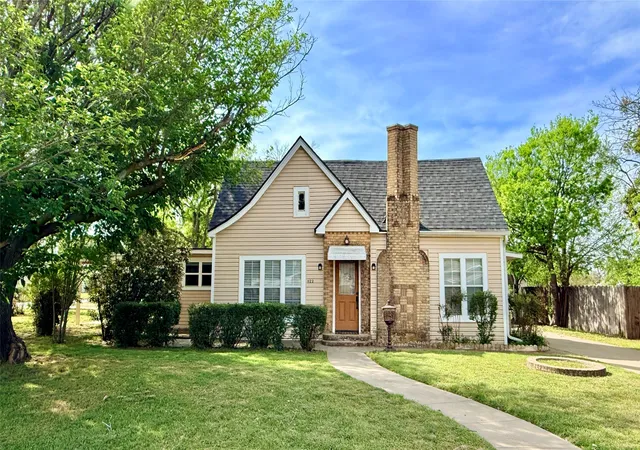 Photo 1 of Single family home for sale at 1122 4th St, Graham, TX 76450 | MLS# 21209479 | Listing updated on 2026-08-18