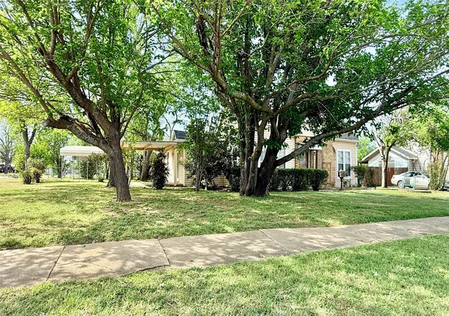 Photo 2 of Single family home for sale at 1122 4th St, Graham, TX 76450 | MLS# 21209479 | Listing updated on 2026-08-18