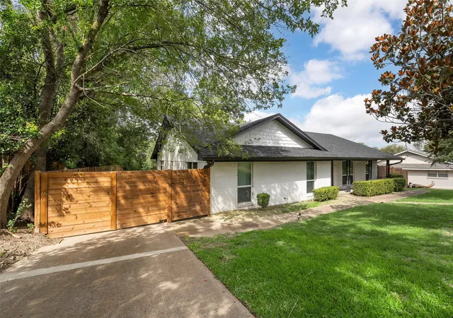 Homes for sale in Woodway, TX | 1132 Western Oaks Dr, Woodway, TX 76712 | MLS# 21209572