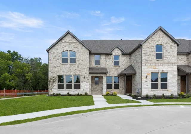Townhouse for sale at 1991 Gentle Oak Trl, Denton, TX 76210 | MLS# 21209666