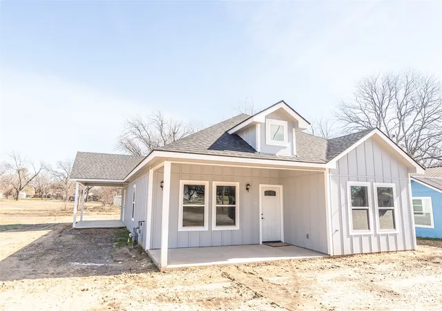 Homes for sale in Nocona, TX | 307 Bonham St, Nocona, TX 76255 | MLS# 21209503
