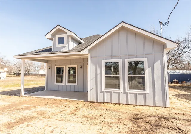 Homes for sale in Nocona, TX | 307 Bonham St, Nocona, TX 76255 | MLS# 21209503