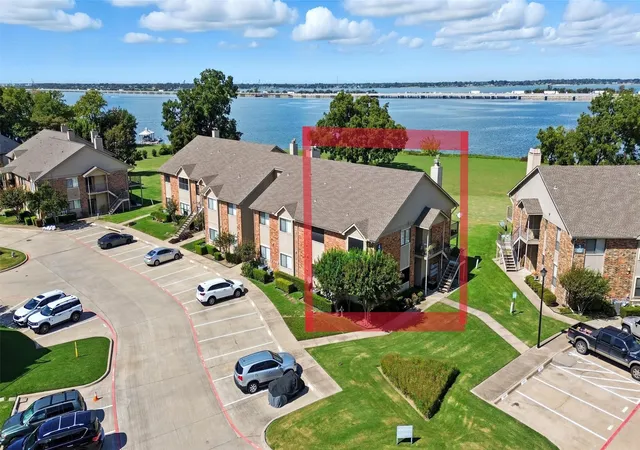 Photo 4 of Condo for sale at 1904 Signal Ridge Pl, Rockwall, TX 75032 | MLS# 21209734 | Listing updated on 2026-10-01