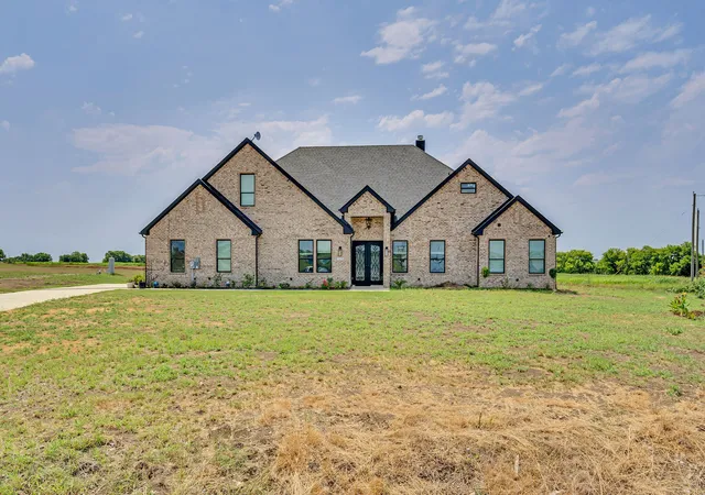 Homes for sale in Krum, TX | 7299 Tom Trl, Krum, TX 76249 | MLS# 21209740