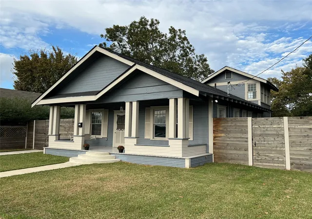 Photo 1 of Single family home for sale at 511 N Beaton St, Corsicana, TX 75110 | MLS# 21210138 | Listing updated on 2026-08-22