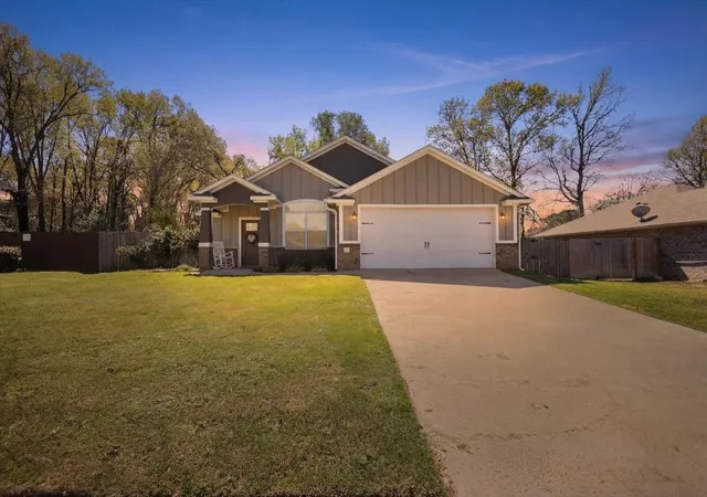 Homes for sale in Lindale, TX | 307 Mission Crest Cir, Lindale, TX 75771 | MLS# 21210162