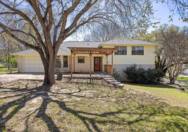 Photo 1 of Single family home for sale at 1701 Hitching Post Rd, Granbury, TX 76049 | MLS# 21210329 | Listing updated on 2026-07-27