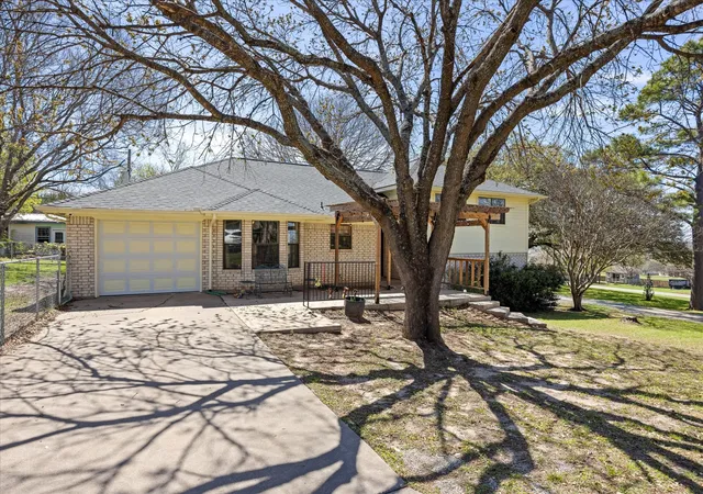 Photo 2 of Single family home for sale at 1701 Hitching Post Rd, Granbury, TX 76049 | MLS# 21210329 | Listing updated on 2026-07-27