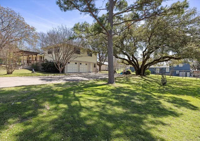 Photo 3 of Single family home for sale at 1701 Hitching Post Rd, Granbury, TX 76049 | MLS# 21210329 | Listing updated on 2026-07-27