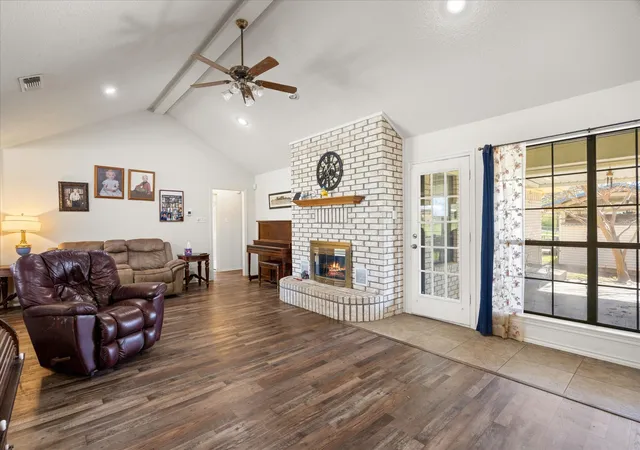Photo 4 of Single family home for sale at 1701 Hitching Post Rd, Granbury, TX 76049 | MLS# 21210329 | Listing updated on 2026-07-27