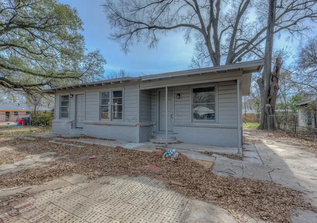Photo 2 of Sale Pending at 3025 Drexel St, Shreveport, LA 71108 | MLS# 21210360 | Listing updated on 2026-08-27