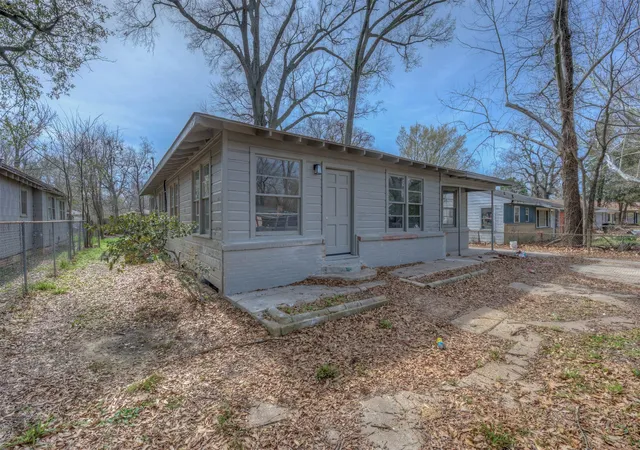 Photo 3 of Sale Pending at 3025 Drexel St, Shreveport, LA 71108 | MLS# 21210360 | Listing updated on 2026-08-27
