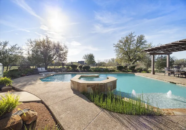 Photo 3 of Single family home for sale at 107 Harvest Ridge Cvs, Rockwall, TX | MLS# 21208219 | Listing updated on 2026-08-28