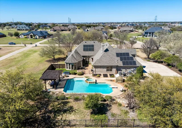 Photo 3 of Single family home for sale at 107 Harvest Ridge Cvs, Rockwall, TX | MLS# 21208219 | Listing updated on 2026-08-28
