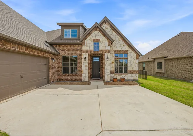 Photo 2 of Single family home for sale at 1038 Mickelson Dr, Granbury, TX 76048 | MLS# 21194523 | Listing updated on 2026-09-30