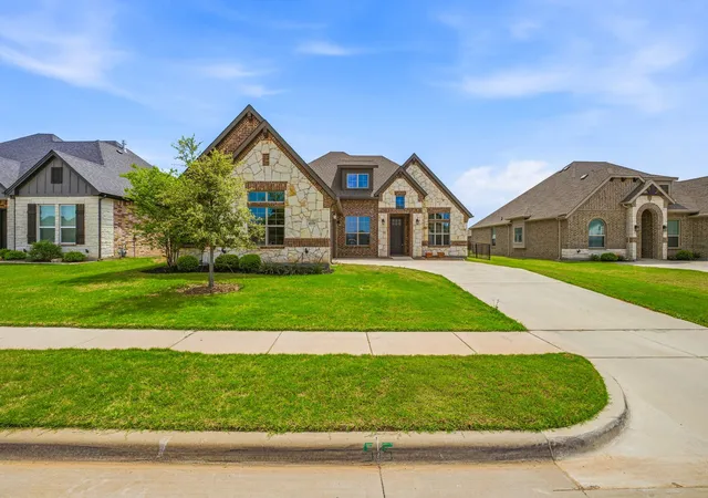 Photo 4 of Single family home for sale at 1038 Mickelson Dr, Granbury, TX 76048 | MLS# 21194523 | Listing updated on 2026-09-30