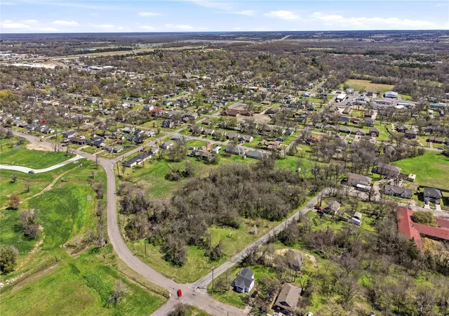 Photo 3 of Land for sale at 1700 Agnew St, Bonham, TX 75418 | MLS# 21210018 | Listing updated on 2026-09-23
