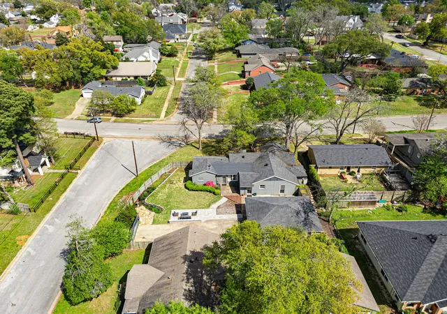 Homes for sale in Tyler, TX | 1403 S Robertson Ave, Tyler, TX 75701 | MLS# 21210664