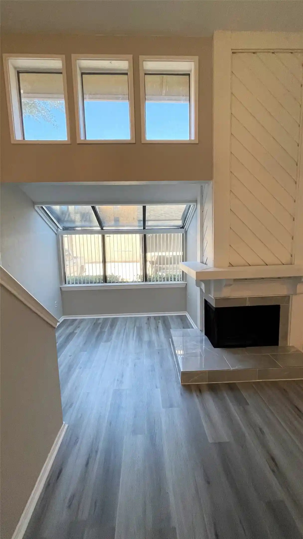 Listing Photo 2 - Condo for sale in 9600 Royal Ln located at 9600 Royal Ln, Dallas, TX 75243 - Unit #604