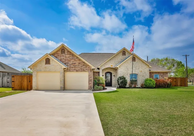 Homes for sale in Collinsville, TX | 700 Mary Lee Ln, Collinsville, TX 76233 | MLS# 21210728