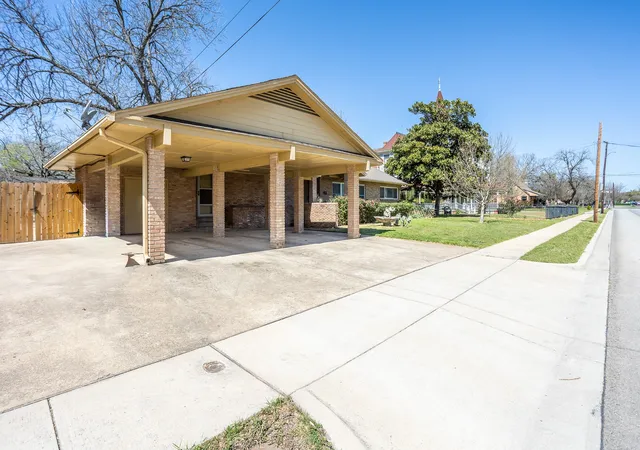Photo 2 of Single family home for sale at 411 S Centre Ln, Lancaster, TX 75146 | MLS# 21210184 | Listing updated on 2026-07-24
