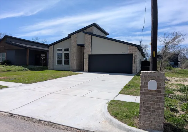 Photo 1 of Single family home for sale at 1890 Stuart St, Greenville, TX 75401 | MLS# 21210739 | Listing updated on 2026-09-27