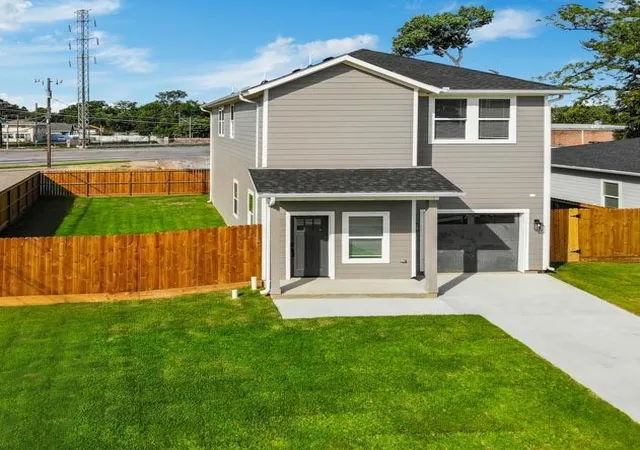 Photo 3 of Single family home for sale at 2725 1st Ave, Dallas, TX 75210 | MLS# 21210820 | Listing updated on 2026-08-24