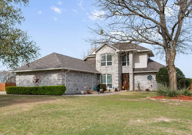 Photo 1 of Sale Pending at 220 S Fork Dr, Hudson Oaks, TX 76087 | MLS# 21206198 | Listing updated on 2026-08-23