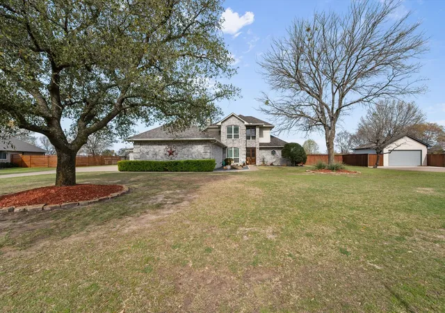 Photo 2 of Sale Pending at 220 S Fork Dr, Hudson Oaks, TX 76087 | MLS# 21206198 | Listing updated on 2026-08-23