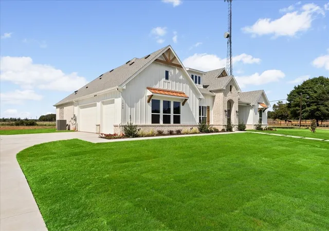 Photo 2 of Single family home for sale at 1000 Brock Heights Ct, Brock, TX 76087 | MLS# 21210891 | Listing updated on 2026-08-19