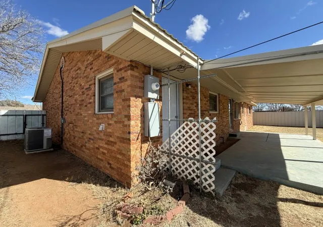 Homes for sale in Seagraves, TX | 505 17Th St, Seagraves, TX 79359 | MLS# 21210887