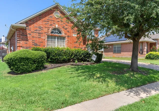 2nd image of 8641 Shadow Trace Dr, Fort Worth, TX 76244 | MLS# 21207720