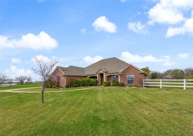 Photo 2 of Single family home for sale at 14001 Oak Bark Dr, Haslet, TX 76052 | MLS# 21210995 | Listing updated on 2026-07-22