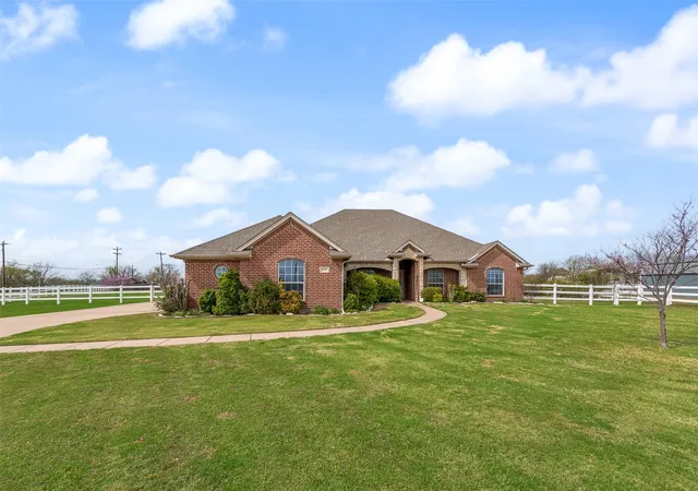 Photo 3 of Single family home for sale at 14001 Oak Bark Dr, Haslet, TX 76052 | MLS# 21210995 | Listing updated on 2026-07-22