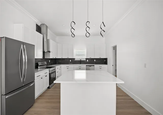 Photo 3 of Single family home for sale at 302 E Glenwood, Mabank, TX 75147 | MLS# 21202317 | Listing updated on 2026-07-26