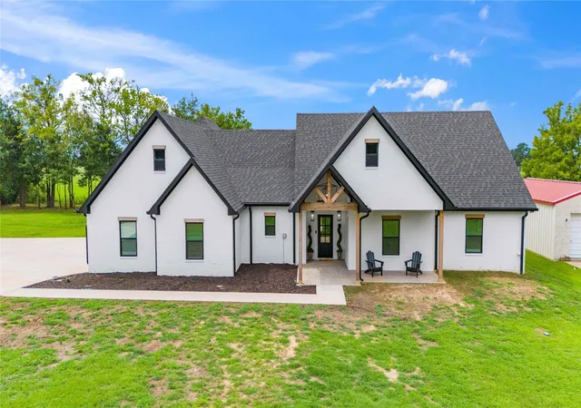 Photo 3 of Single family home for sale at 7 Silver Spur Dr, Mount Pleasant, TX 75455 | MLS# 21210424 | Listing updated on 2026-10-02