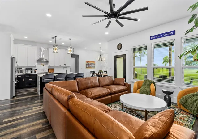 Photo 4 of Single family home for sale at 7 Silver Spur Dr, Mount Pleasant, TX 75455 | MLS# 21210424 | Listing updated on 2026-10-02