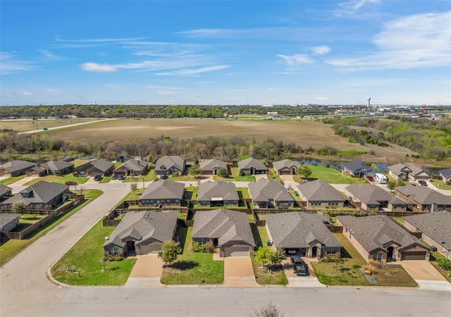 Homes for sale in Robinson, TX | 3025 Paint Horse Dr, Robinson, TX 76706 | MLS# 21194296
