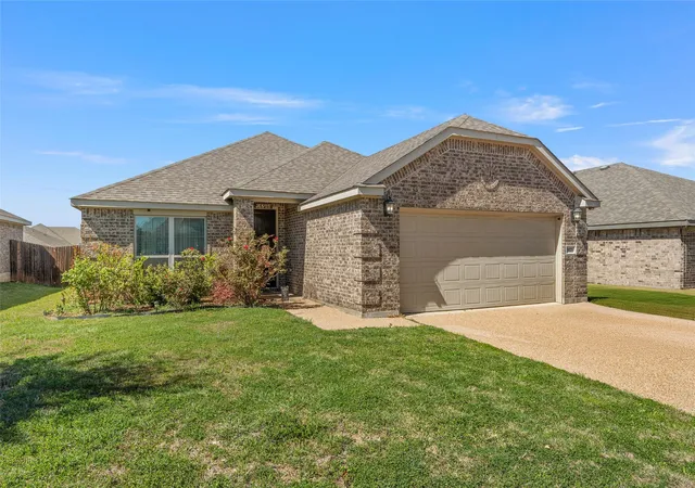 Homes for sale in Robinson, TX | 3025 Paint Horse Dr, Robinson, TX 76706 | MLS# 21194296
