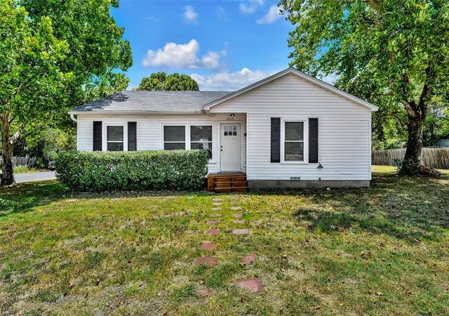 Photo 1 of Single family home for sale at 2800 Mckenzie Ave, Waco, TX 76708 | MLS# 21203303 | Listing updated on 2026-08-22