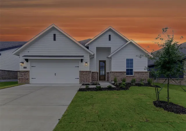 Homes for sale in Springtown, TX | 1329 Frio Dr, Springtown, TX 76082 | MLS# 21211355
