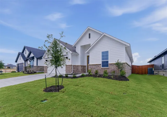 Homes for sale in Springtown, TX | 1329 Frio Dr, Springtown, TX 76082 | MLS# 21211355