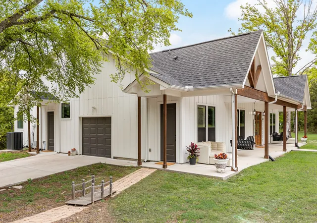 Photo 4 of Single family home for sale at 19001 County Road 334, Quinlan, TX 75474 | MLS# 21209959 | Listing updated on 2026-09-30