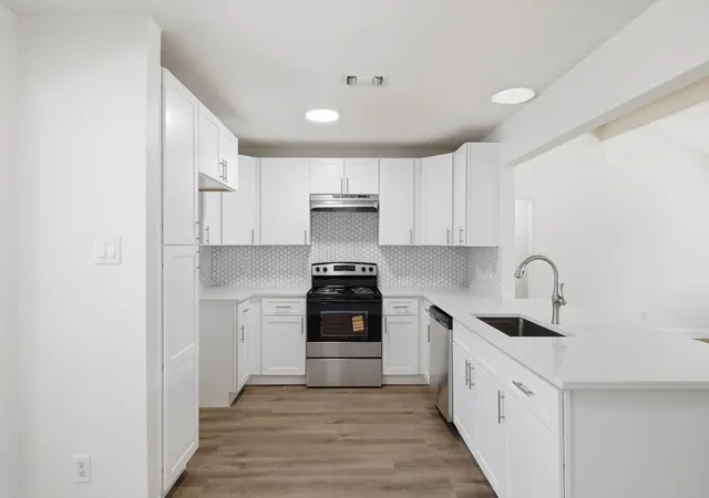 Photo 3 of Single family home for sale at 2211 Sierra Dr, Grapevine, TX 76051 | MLS# 21189105 | Listing updated on 2026-08-04